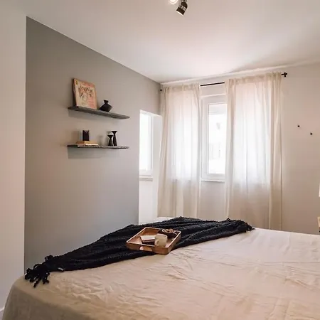 Nistos - 3 Bedrooms In Alvalade * Лиссабон