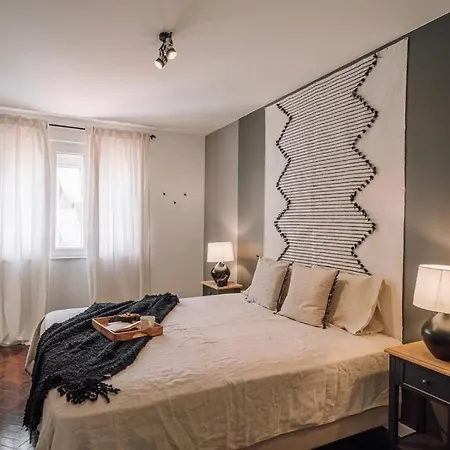 Апартаменты Nistos - 3 Bedrooms In Alvalade Лиссабон