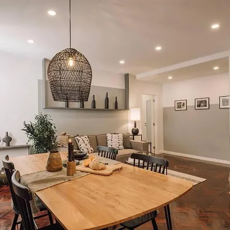 Nistos - 3 Bedrooms In Alvalade Apartment