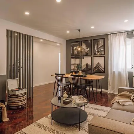 Nistos - 3 Bedrooms In Alvalade Apartment