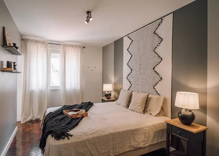 Lejlighed Nistos - 3 Bedrooms In Alvalade Lisboa