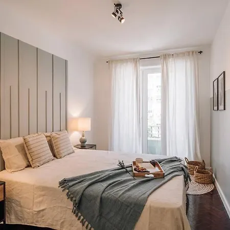 Nistos - 3 Bedrooms In Alvalade Apartman